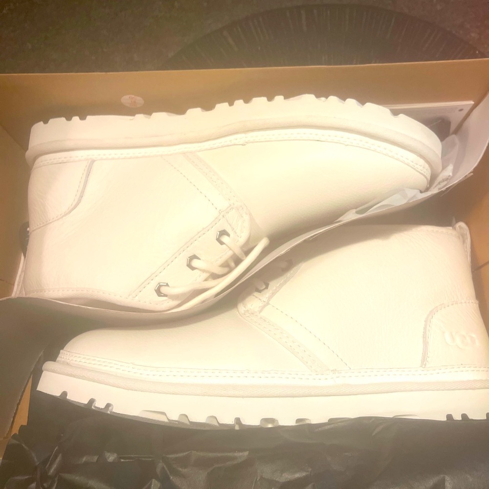 Men’s Size 9 Neumel Leather Uggs